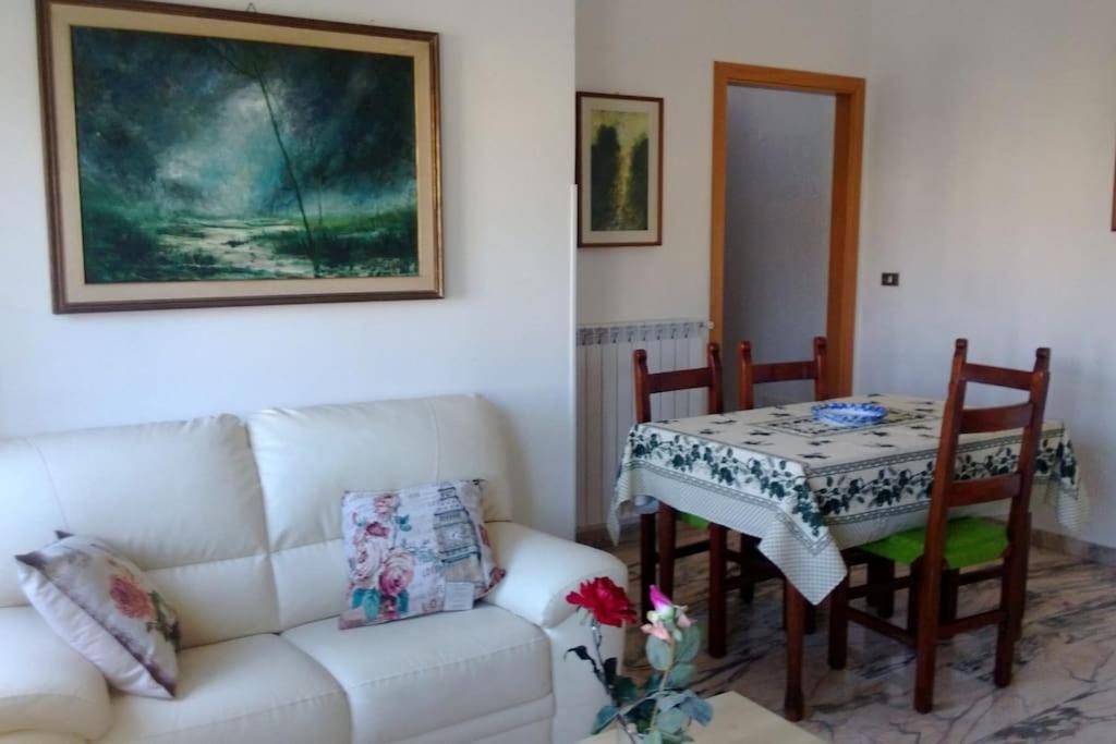 Ferienwohnung Girasole A Due Passi Dal Mare Minturno Exterior foto